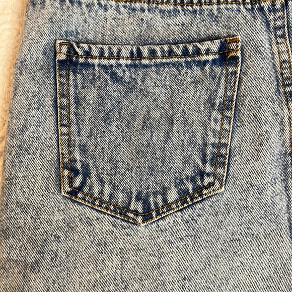 💥💥Forever 21 Medium White Washed Distressed Denim Skirt - Picture 8 of 13